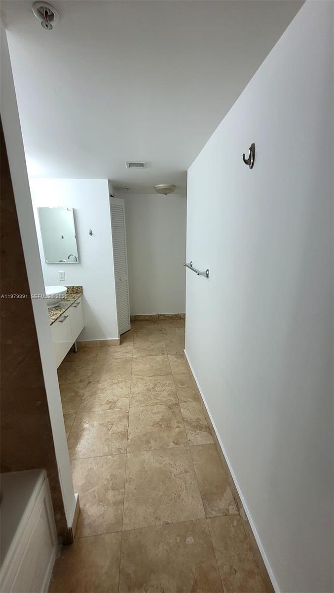 41 SE 5th St #709, Miami FL 33131