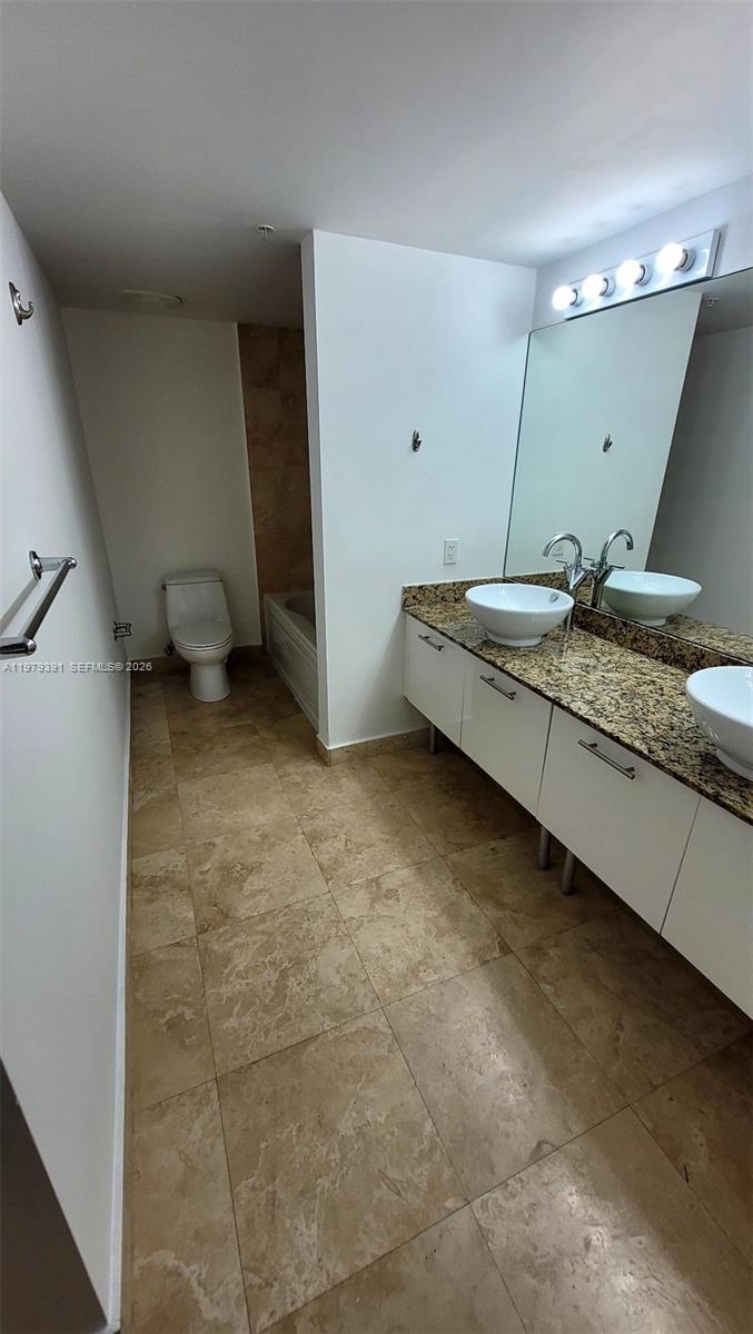 41 SE 5th St #709, Miami FL 33131