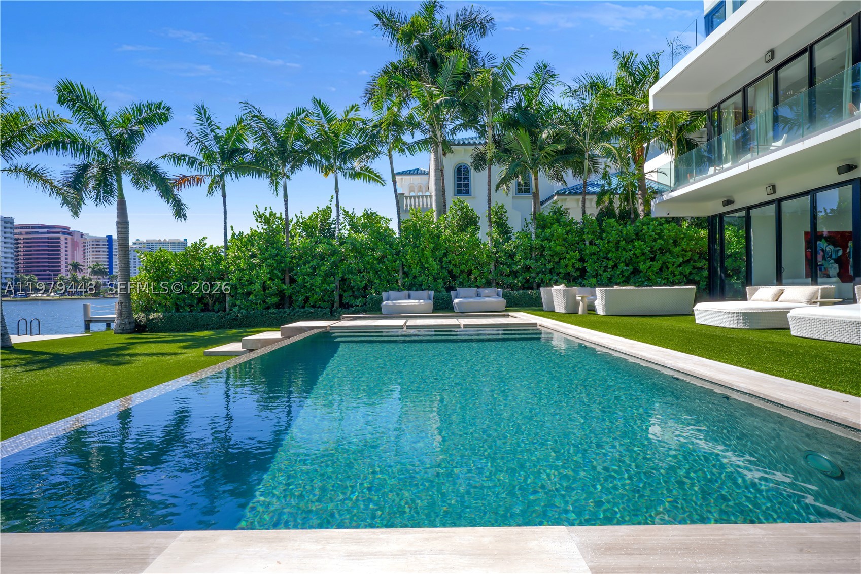 5501 Pine Tree Dr, Miami Beach FL 33140