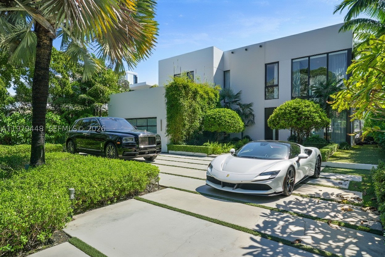 5501 Pine Tree Dr, Miami Beach FL 33140