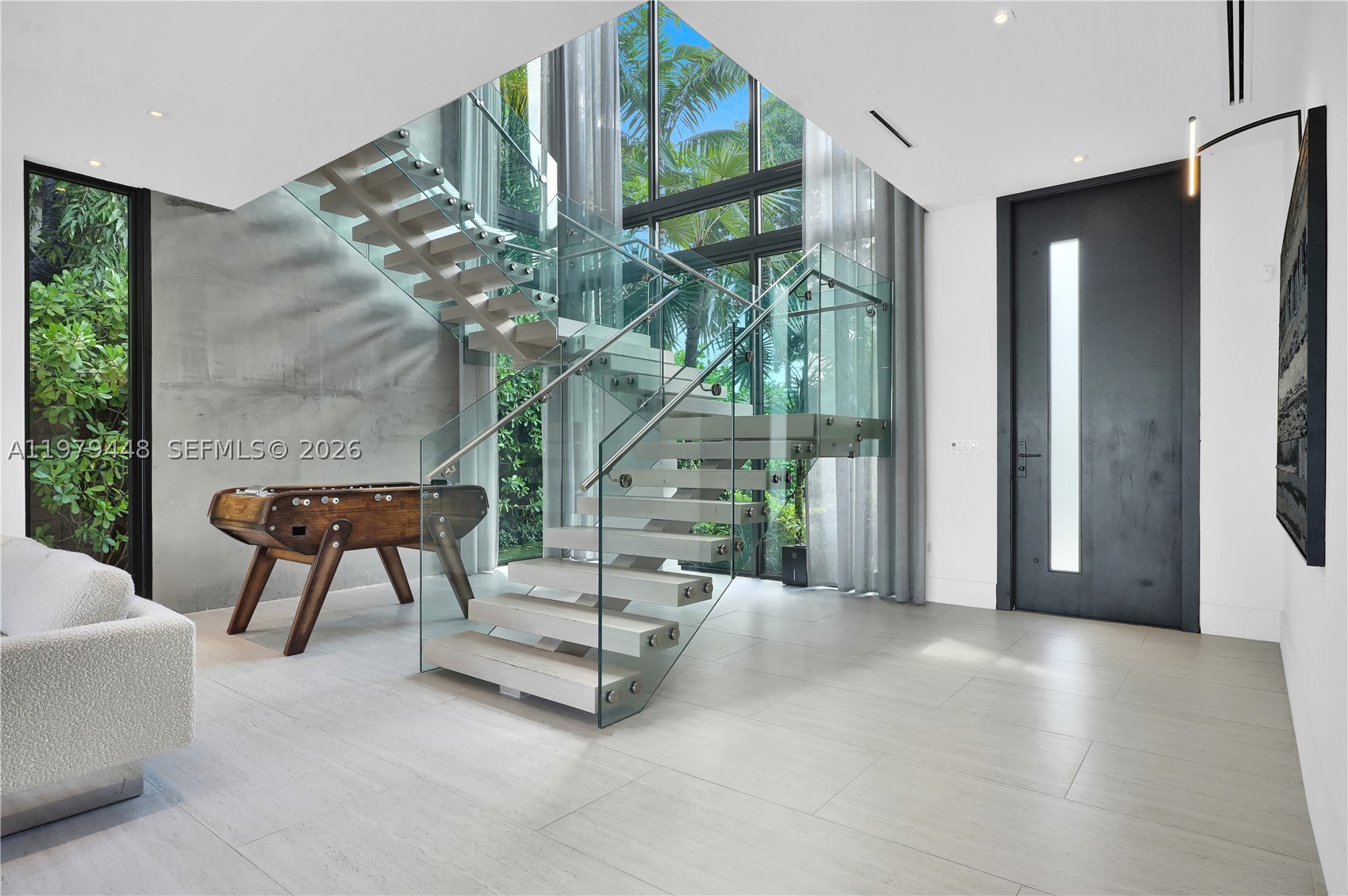 5501 Pine Tree Dr, Miami Beach FL 33140