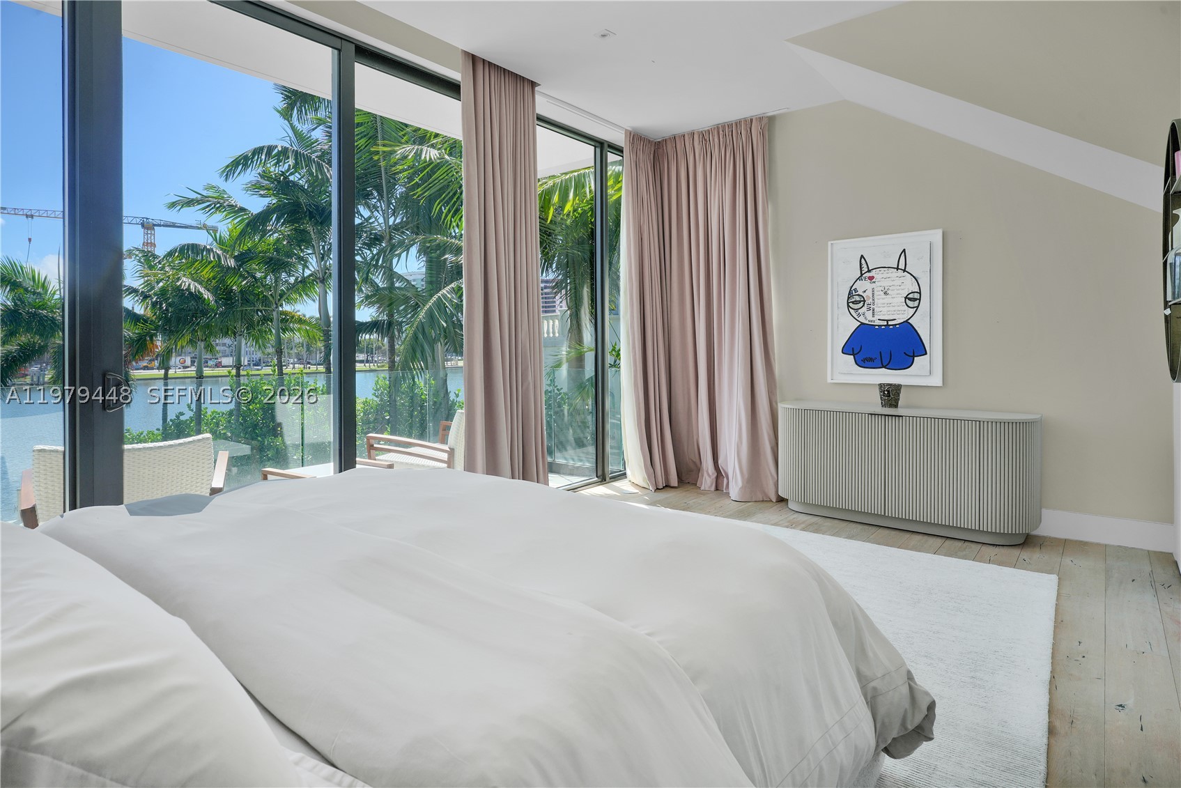 5501 Pine Tree Dr, Miami Beach FL 33140