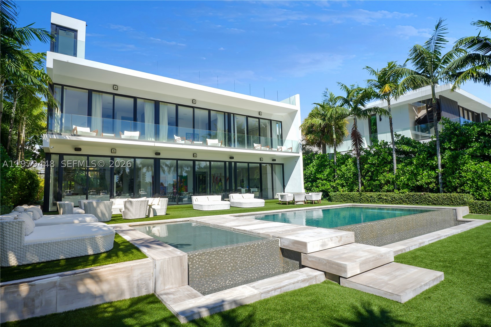 5501 Pine Tree Dr, Miami Beach FL 33140