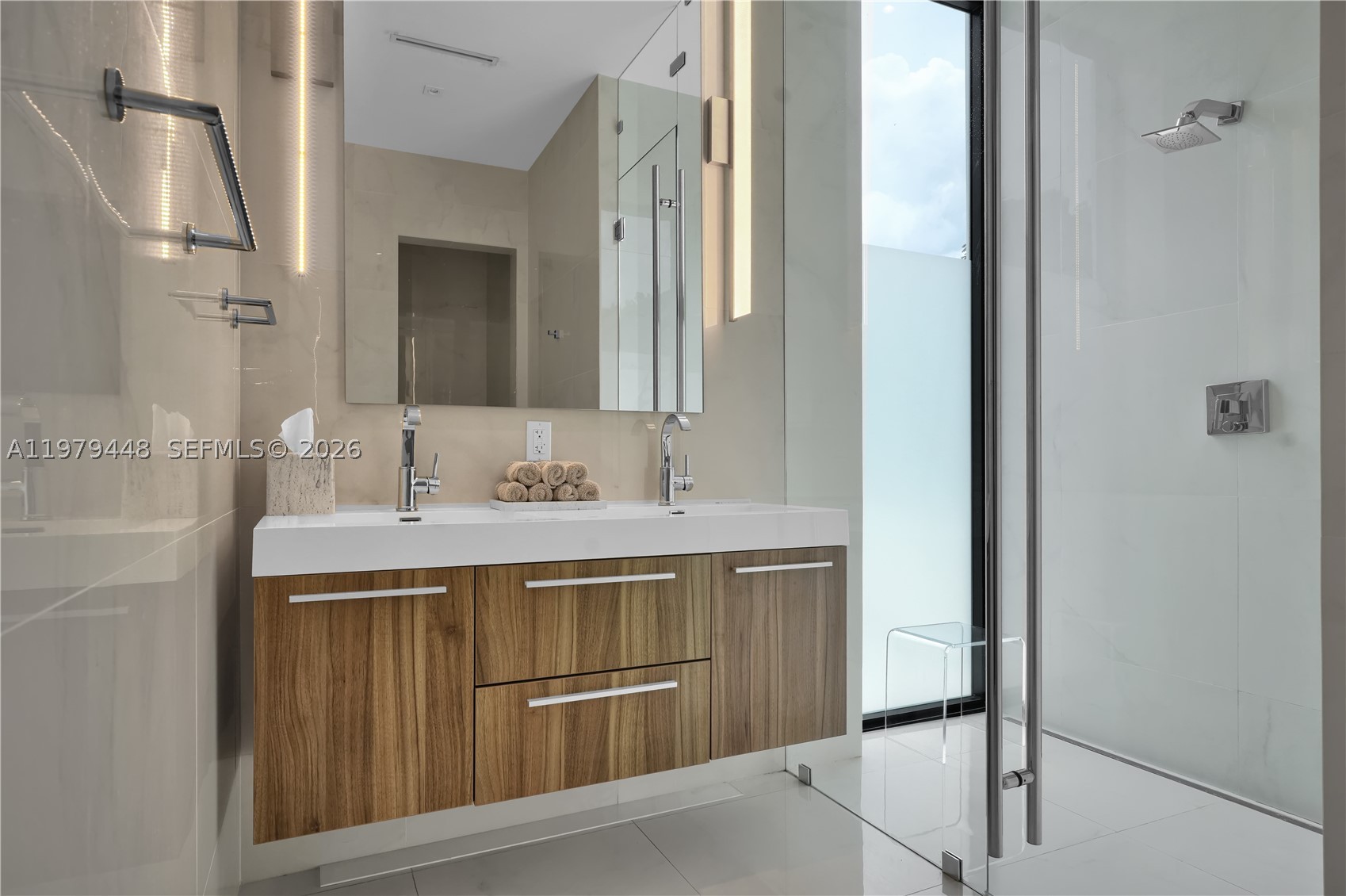 5501 Pine Tree Dr, Miami Beach FL 33140