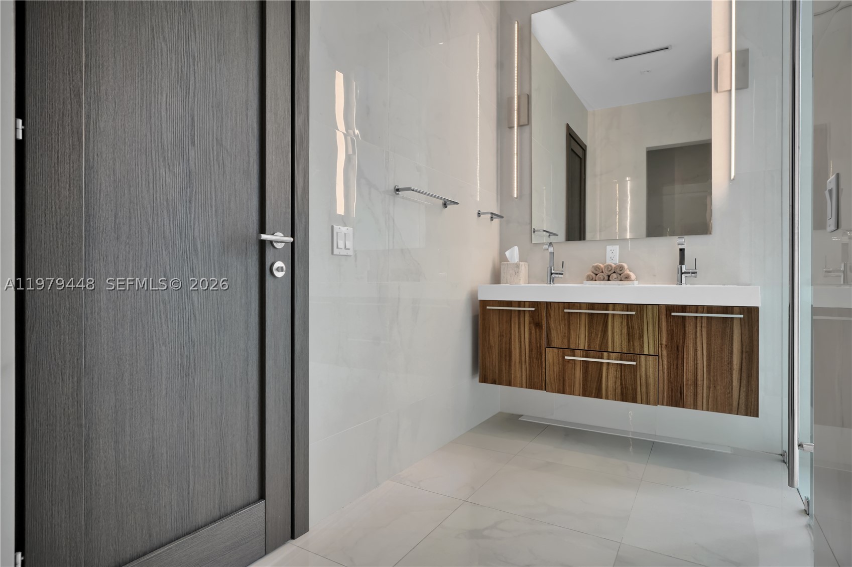 5501 Pine Tree Dr, Miami Beach FL 33140