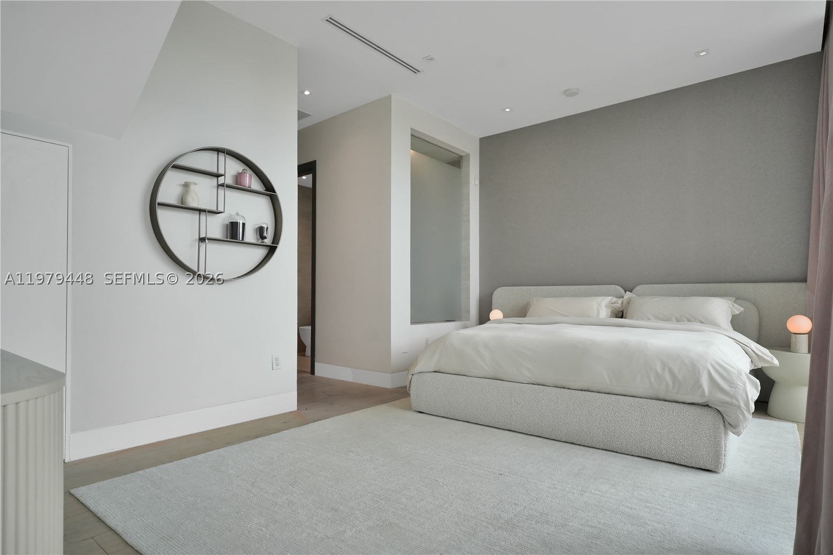 5501 Pine Tree Dr, Miami Beach FL 33140