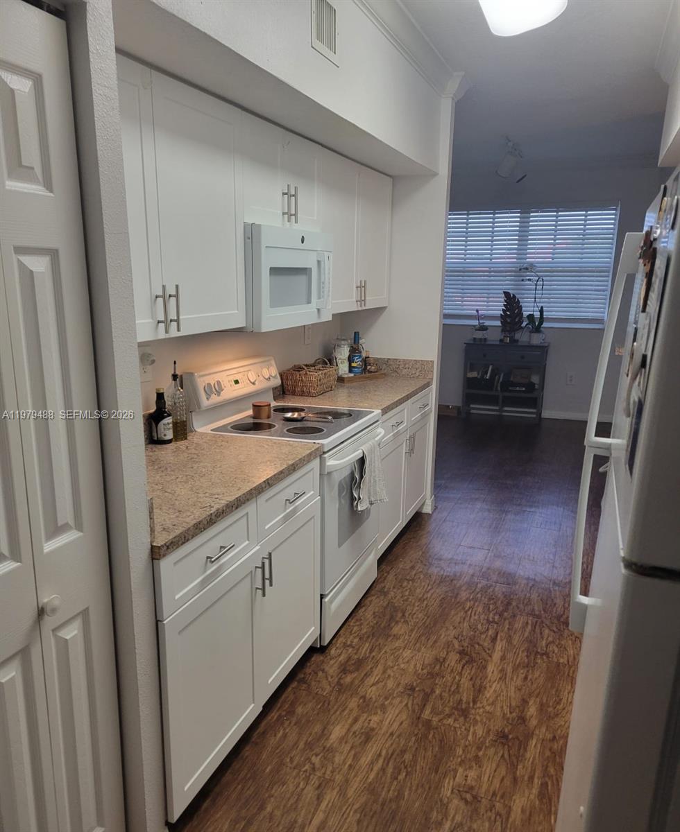 11700 SW 2 #13307, Pembroke Pines FL 33025