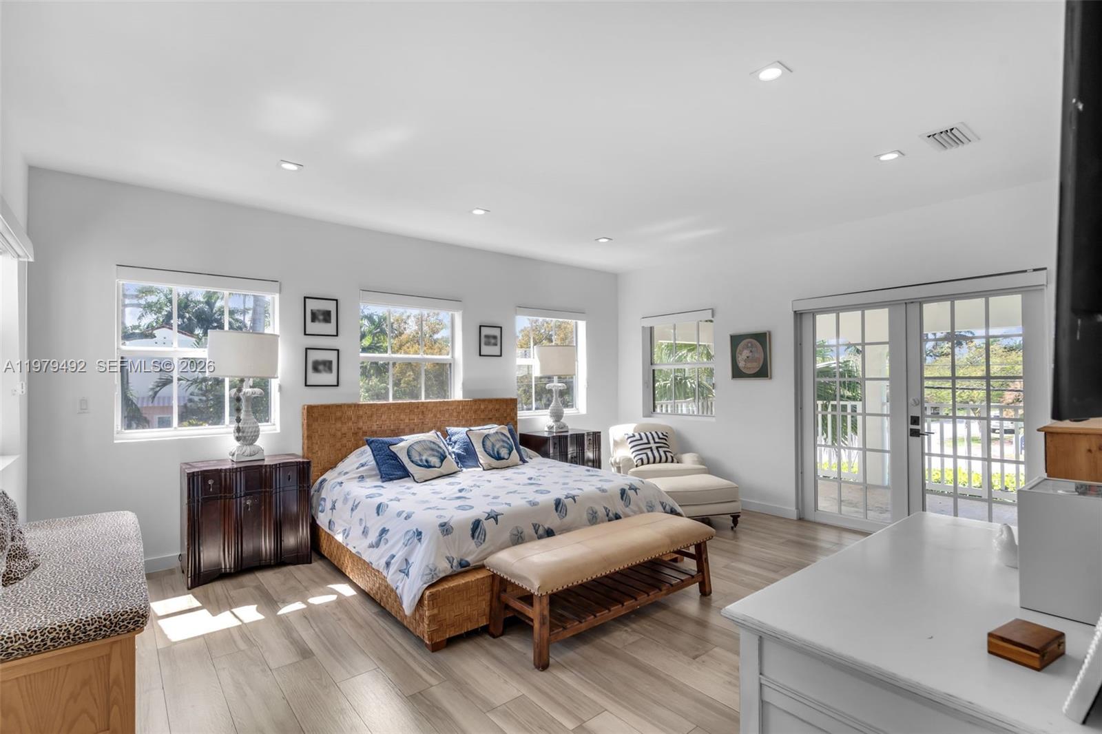 707 W 54th St, Miami Beach FL 33140