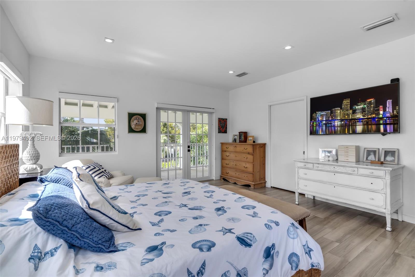 707 W 54th St, Miami Beach FL 33140