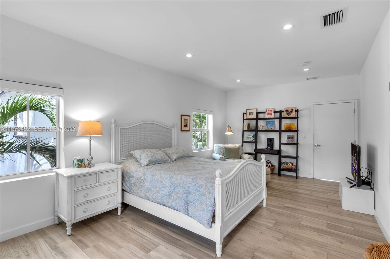 707 W 54th St, Miami Beach FL 33140