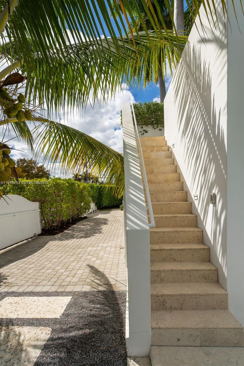 707 W 54th St, Miami Beach FL 33140