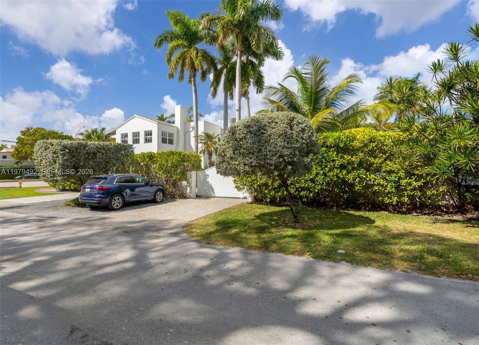 707 W 54th St, Miami Beach FL 33140