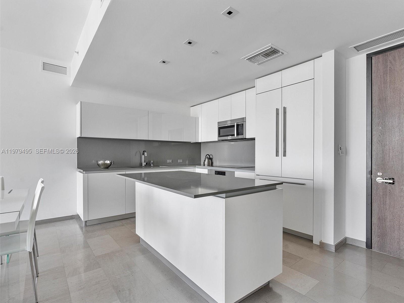 88 SW 7th St #2709, Miami FL 33130