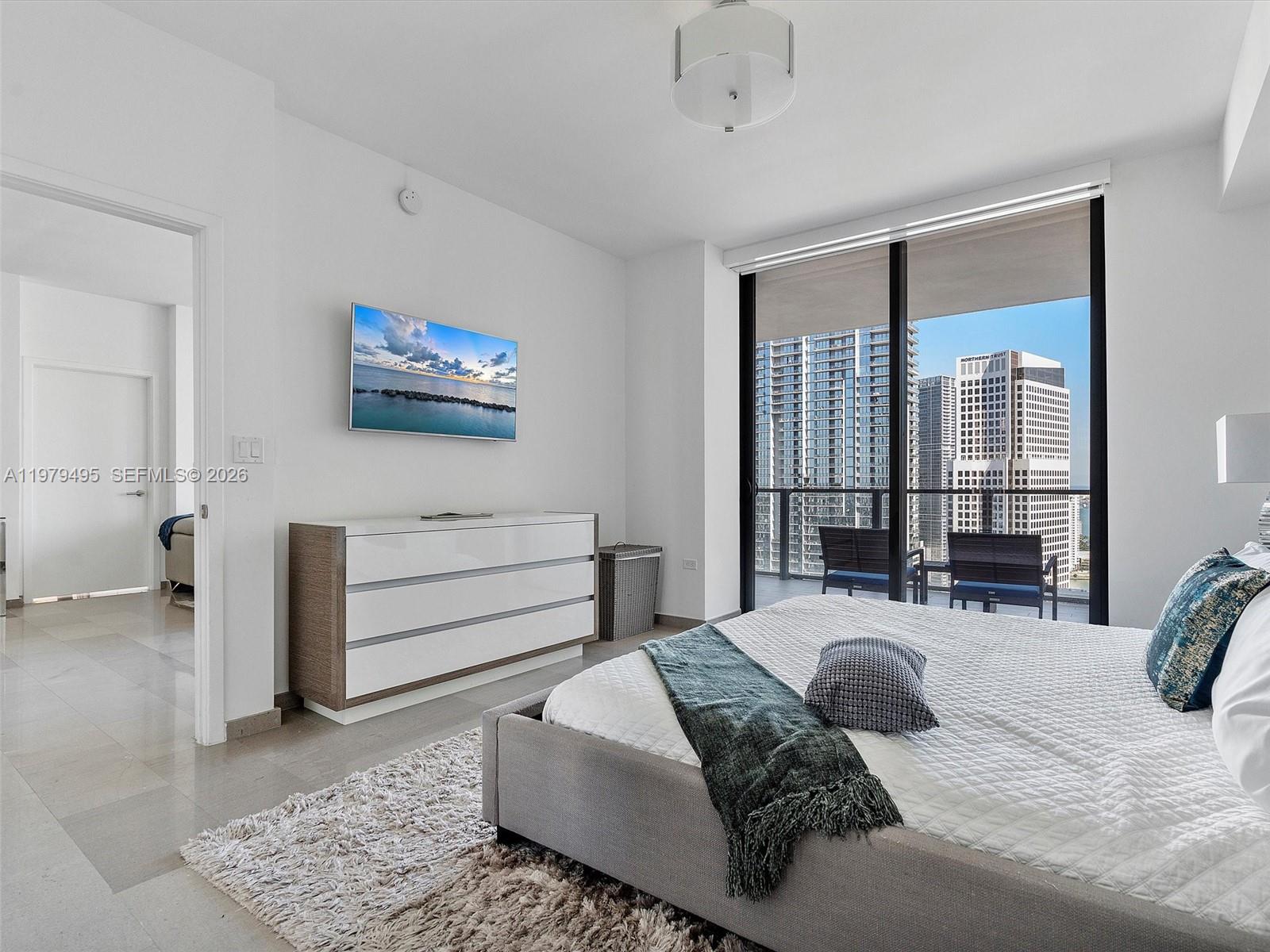 88 SW 7th St #2709, Miami FL 33130