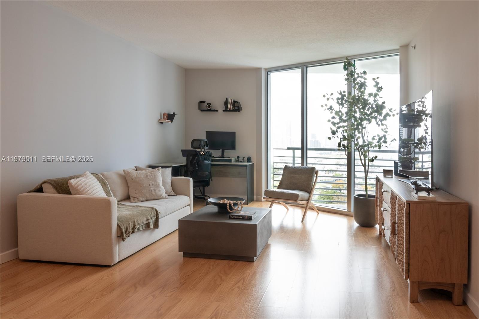 325 S Biscayne Blvd #2724, Miami FL 33131