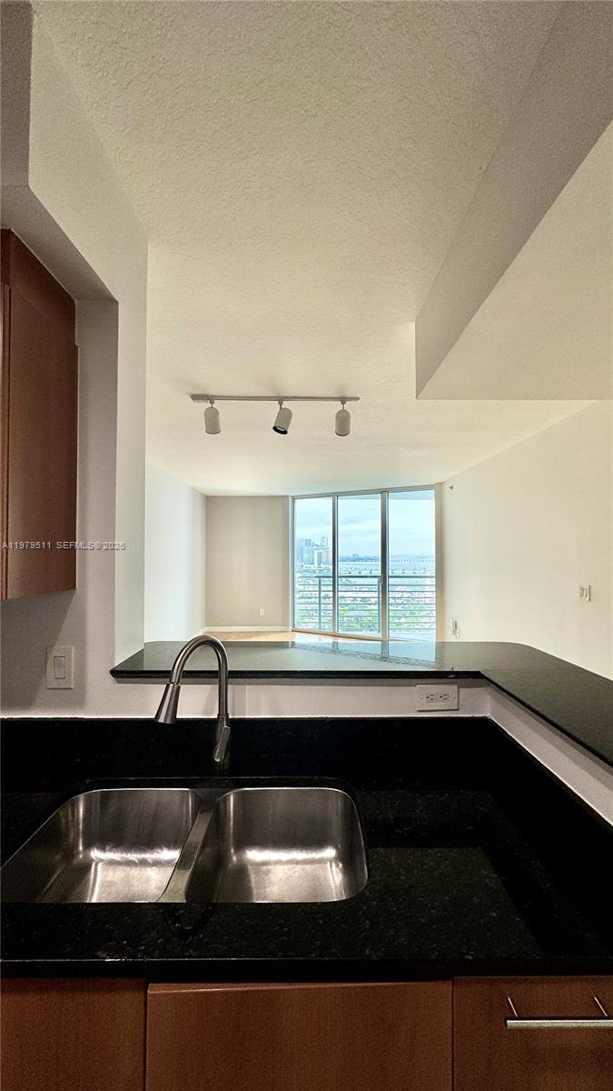 325 S Biscayne Blvd #2724, Miami FL 33131