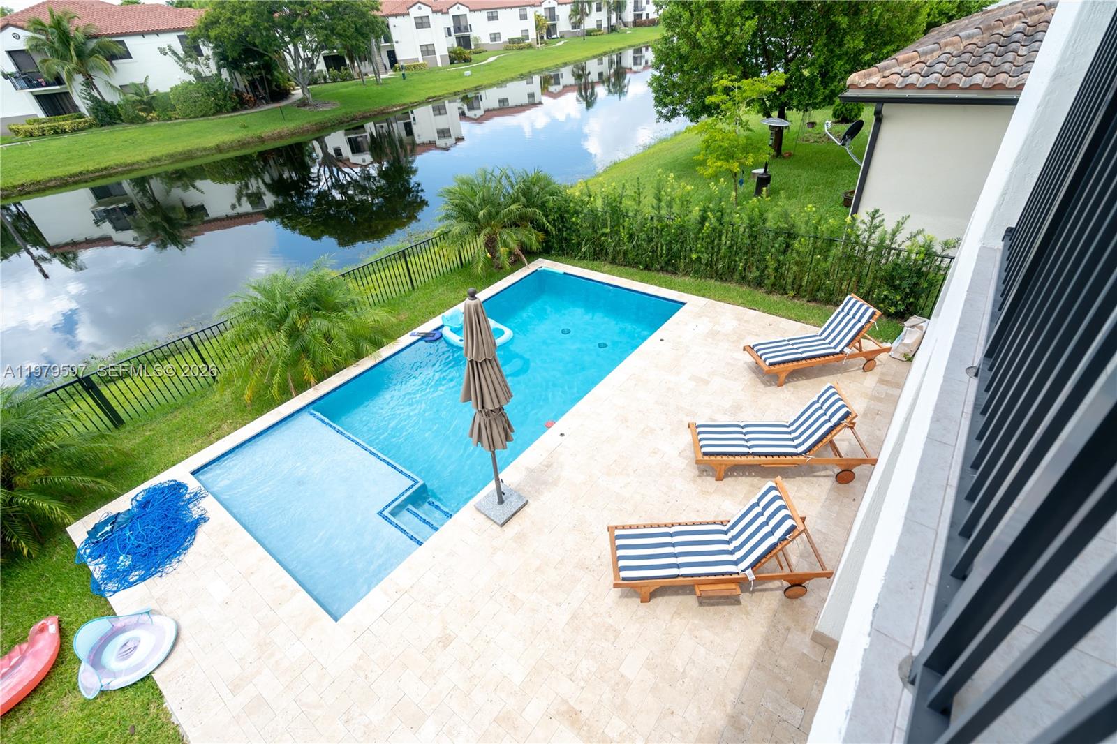 11826 SW 13th Ct, Pembroke Pines FL 33025