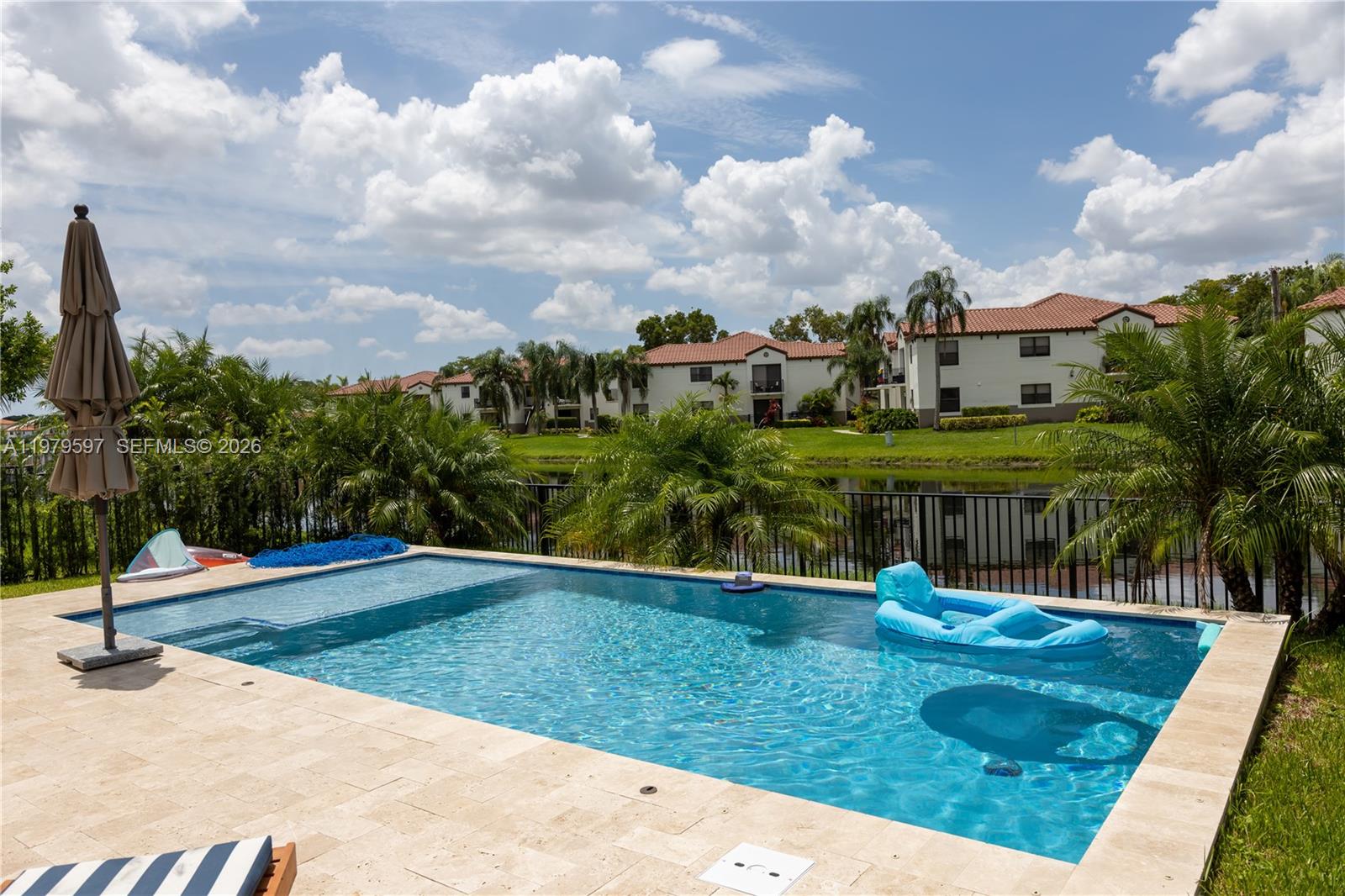 11826 SW 13th Ct, Pembroke Pines FL 33025