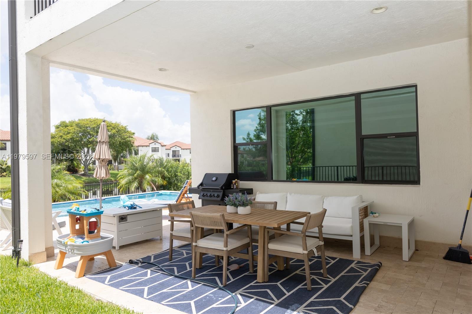 11826 SW 13th Ct, Pembroke Pines FL 33025