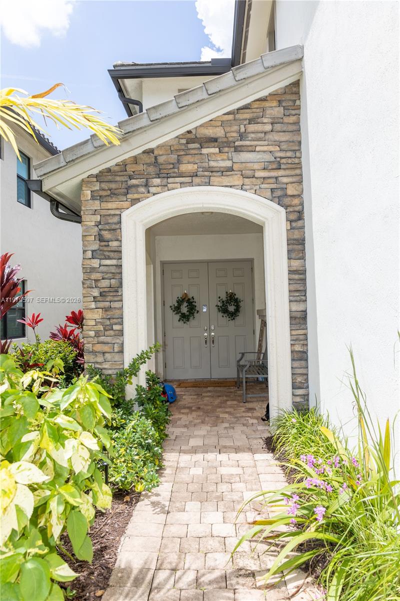 11826 SW 13th Ct, Pembroke Pines FL 33025