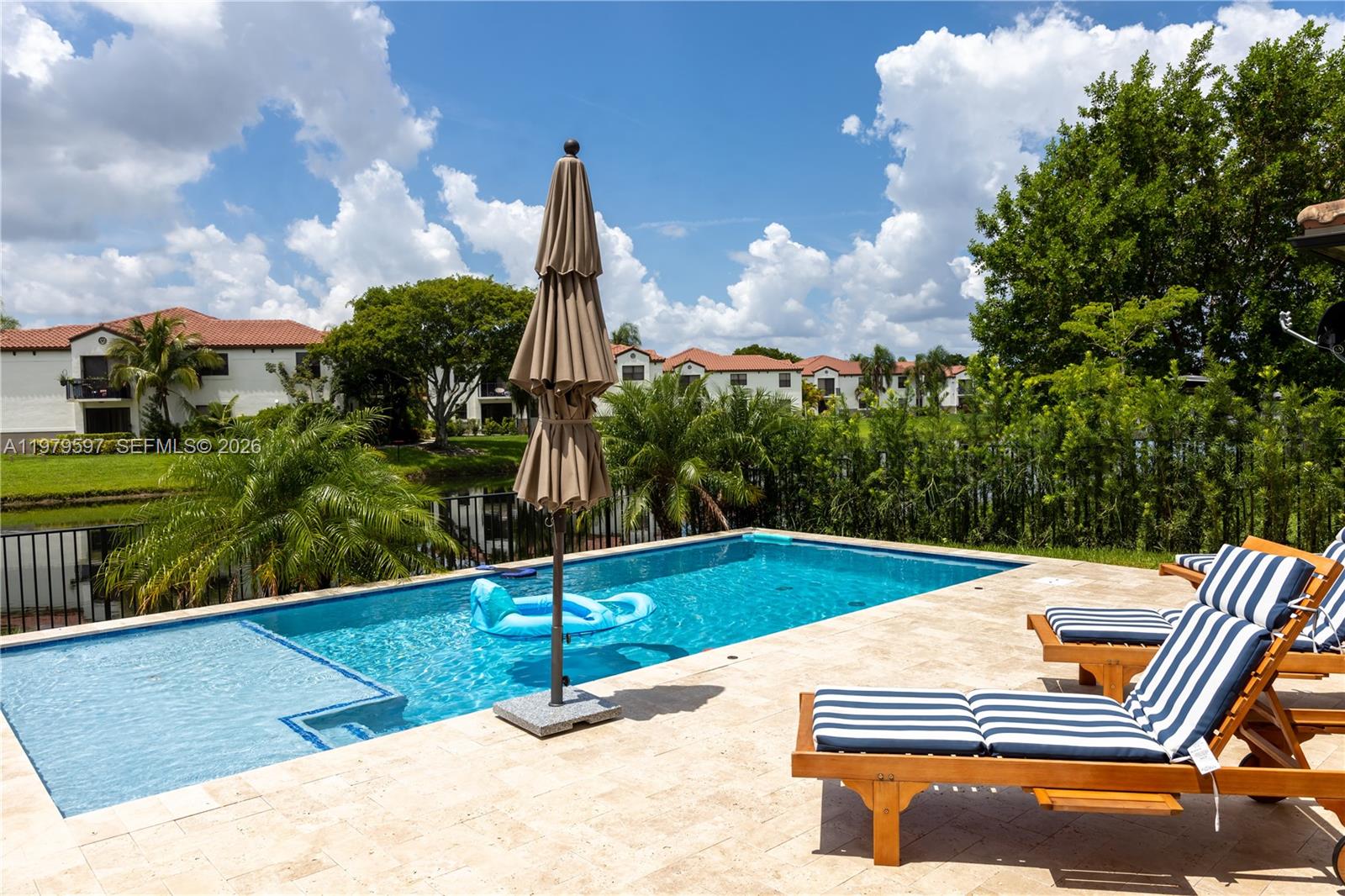 11826 SW 13th Ct, Pembroke Pines FL 33025