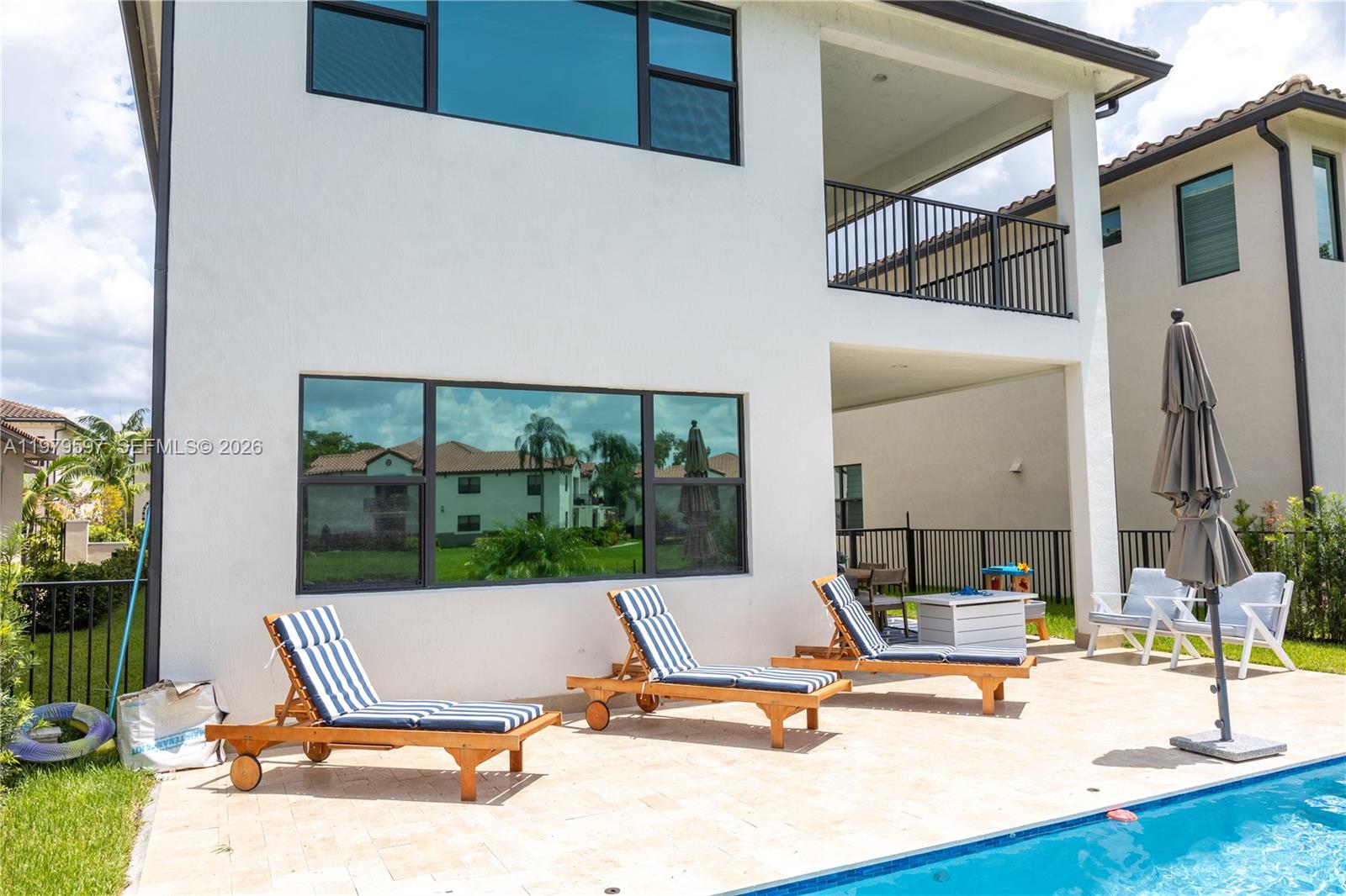 11826 SW 13th Ct, Pembroke Pines FL 33025