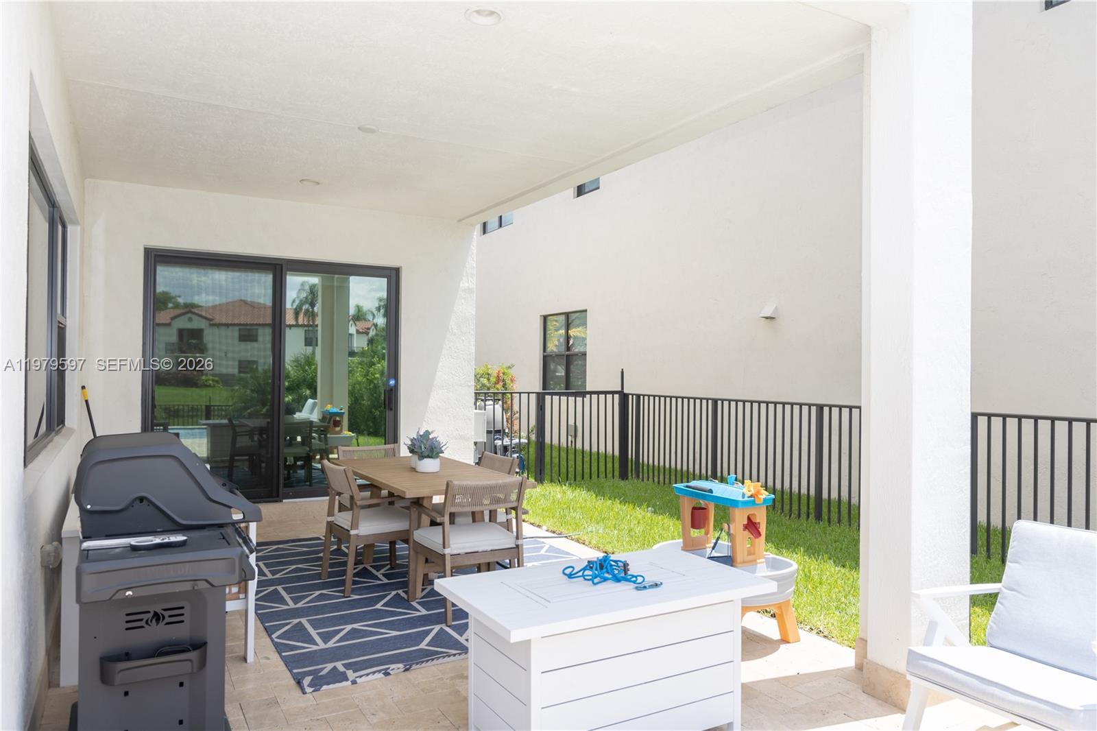 11826 SW 13th Ct, Pembroke Pines FL 33025