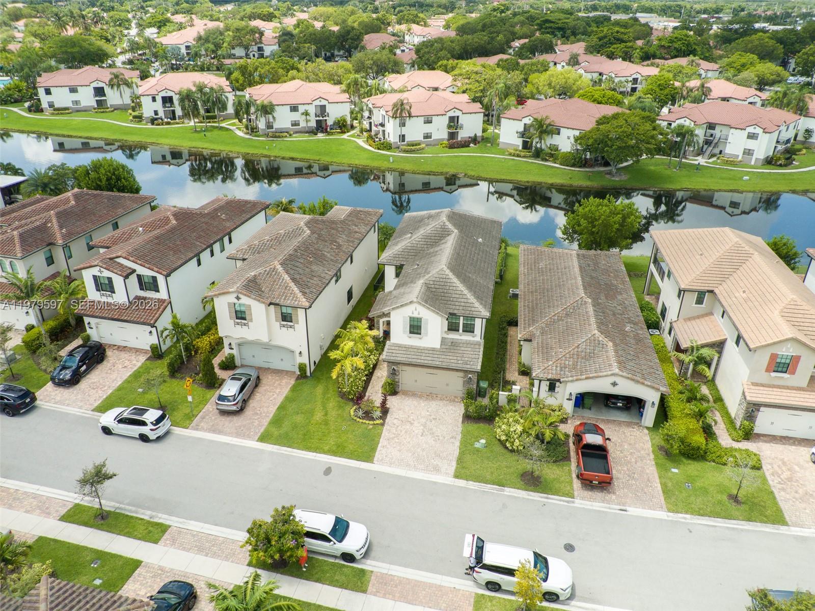 11826 SW 13th Ct, Pembroke Pines FL 33025
