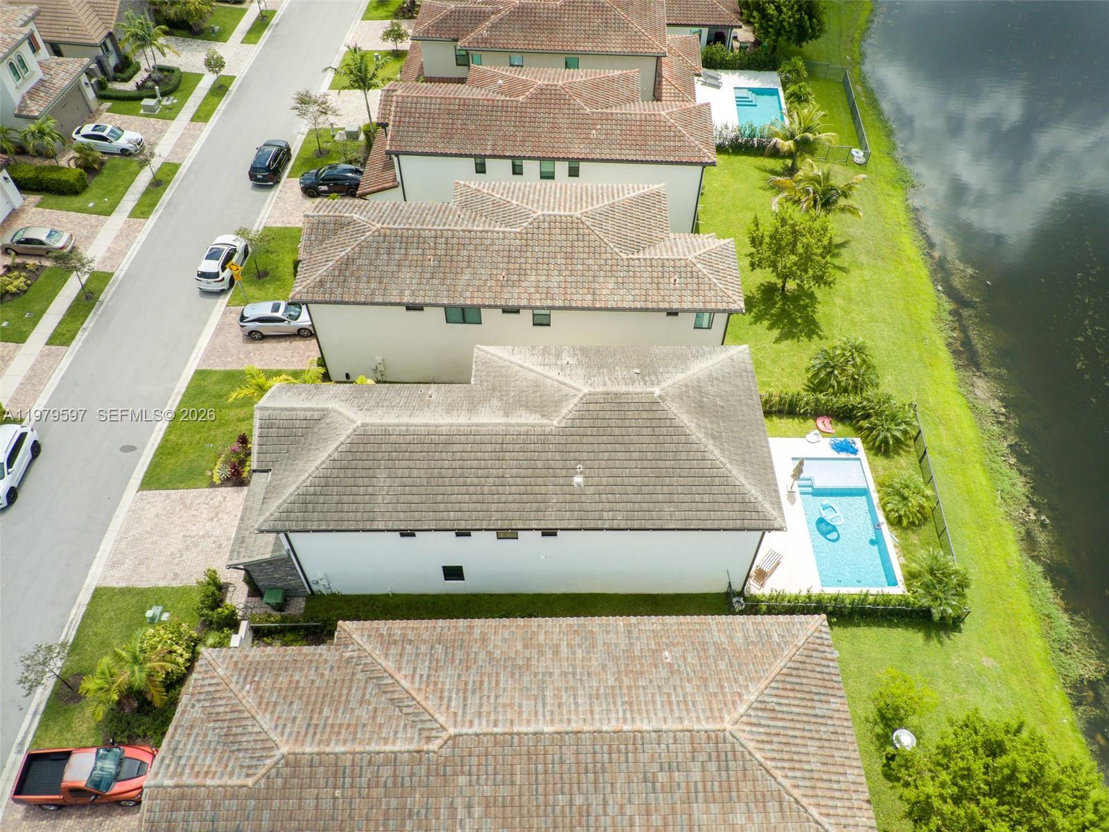 11826 SW 13th Ct, Pembroke Pines FL 33025