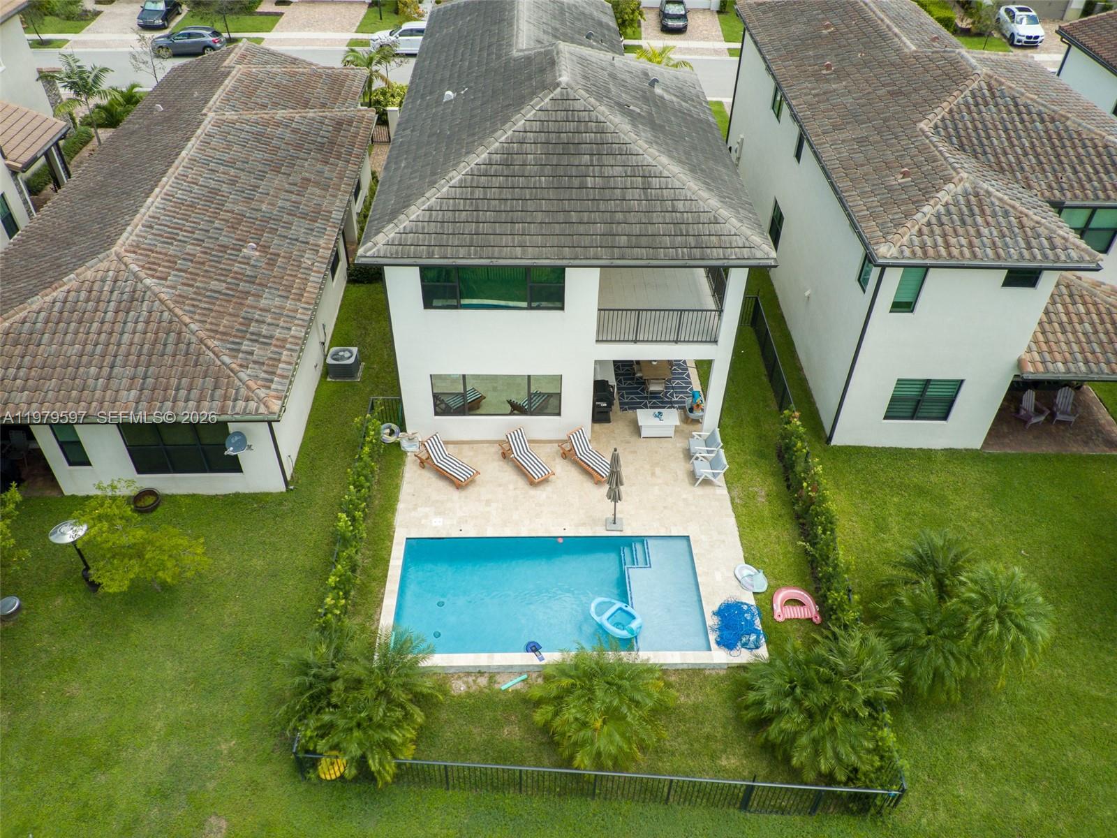 11826 SW 13th Ct, Pembroke Pines FL 33025