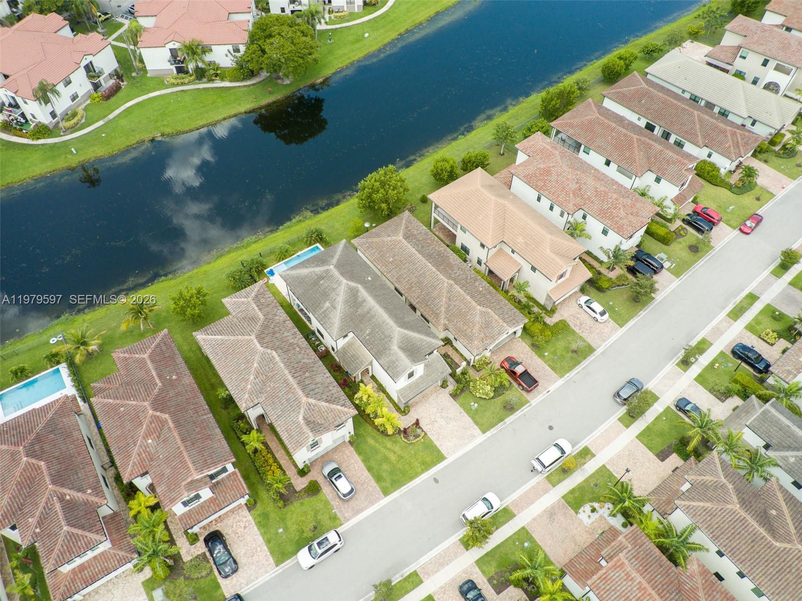 11826 SW 13th Ct, Pembroke Pines FL 33025