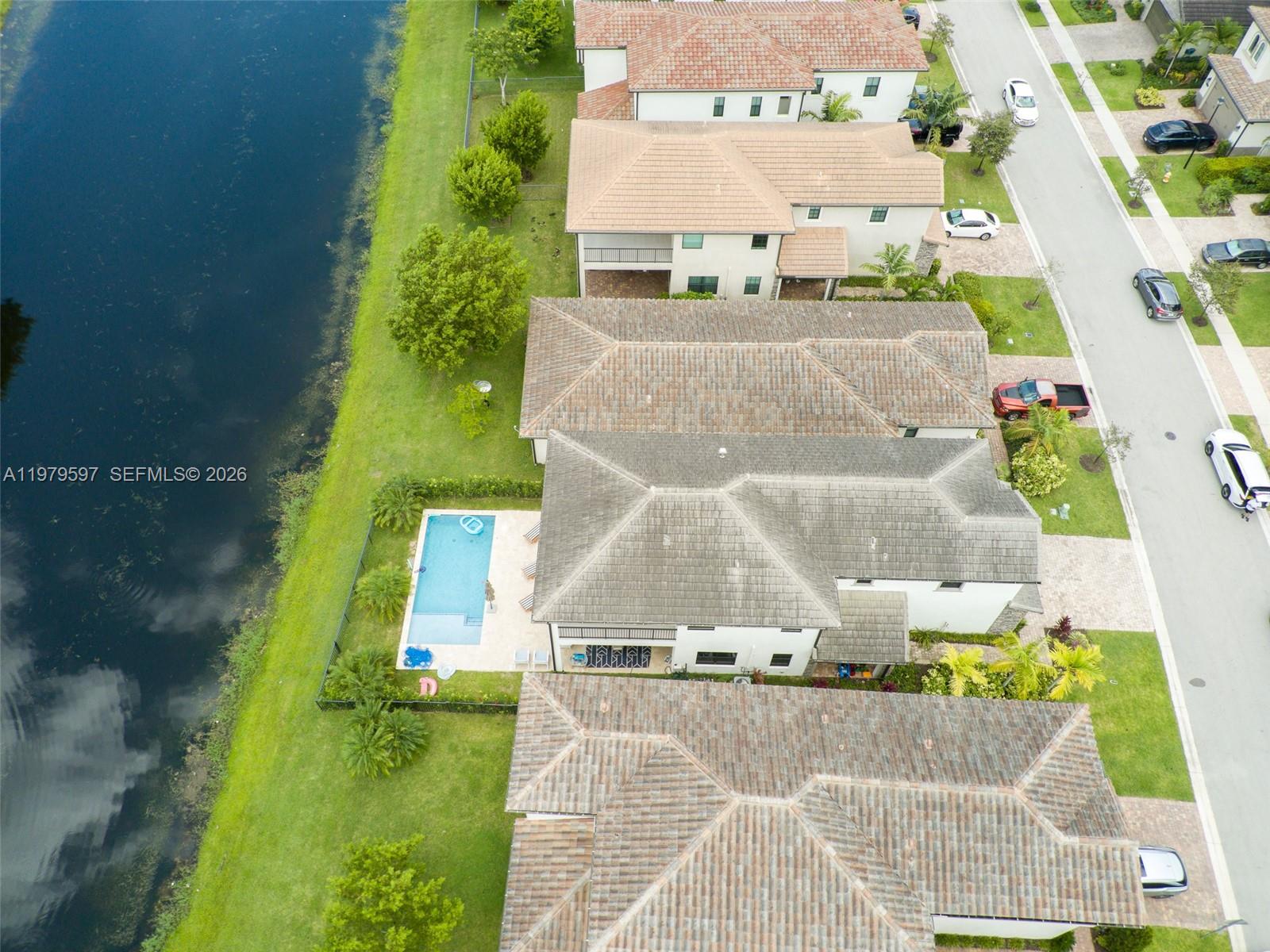 11826 SW 13th Ct, Pembroke Pines FL 33025