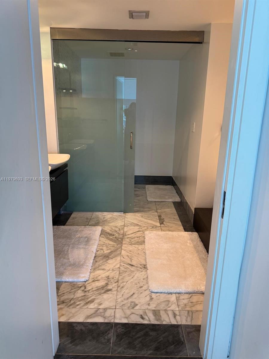 200 Biscayne Boulevard Way #3711, Miami FL 33131