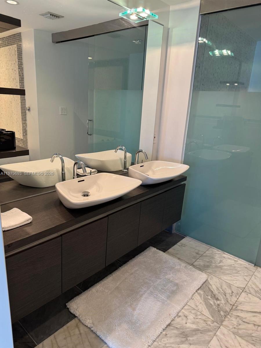 200 Biscayne Boulevard Way #3711, Miami FL 33131