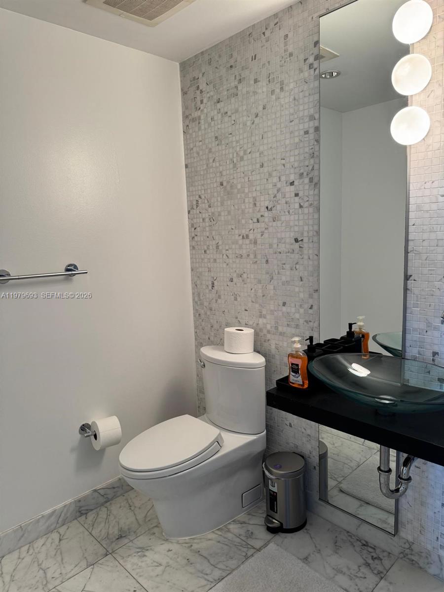 200 Biscayne Boulevard Way #3711, Miami FL 33131