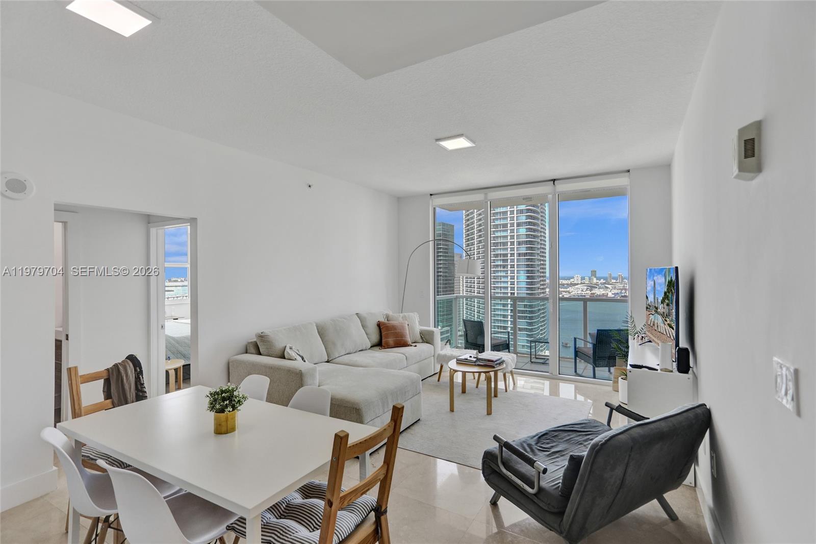 31 SE 5th St #4112, Miami FL 33131