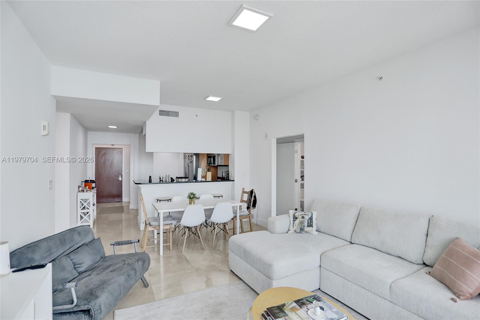31 SE 5th St #4112, Miami FL 33131