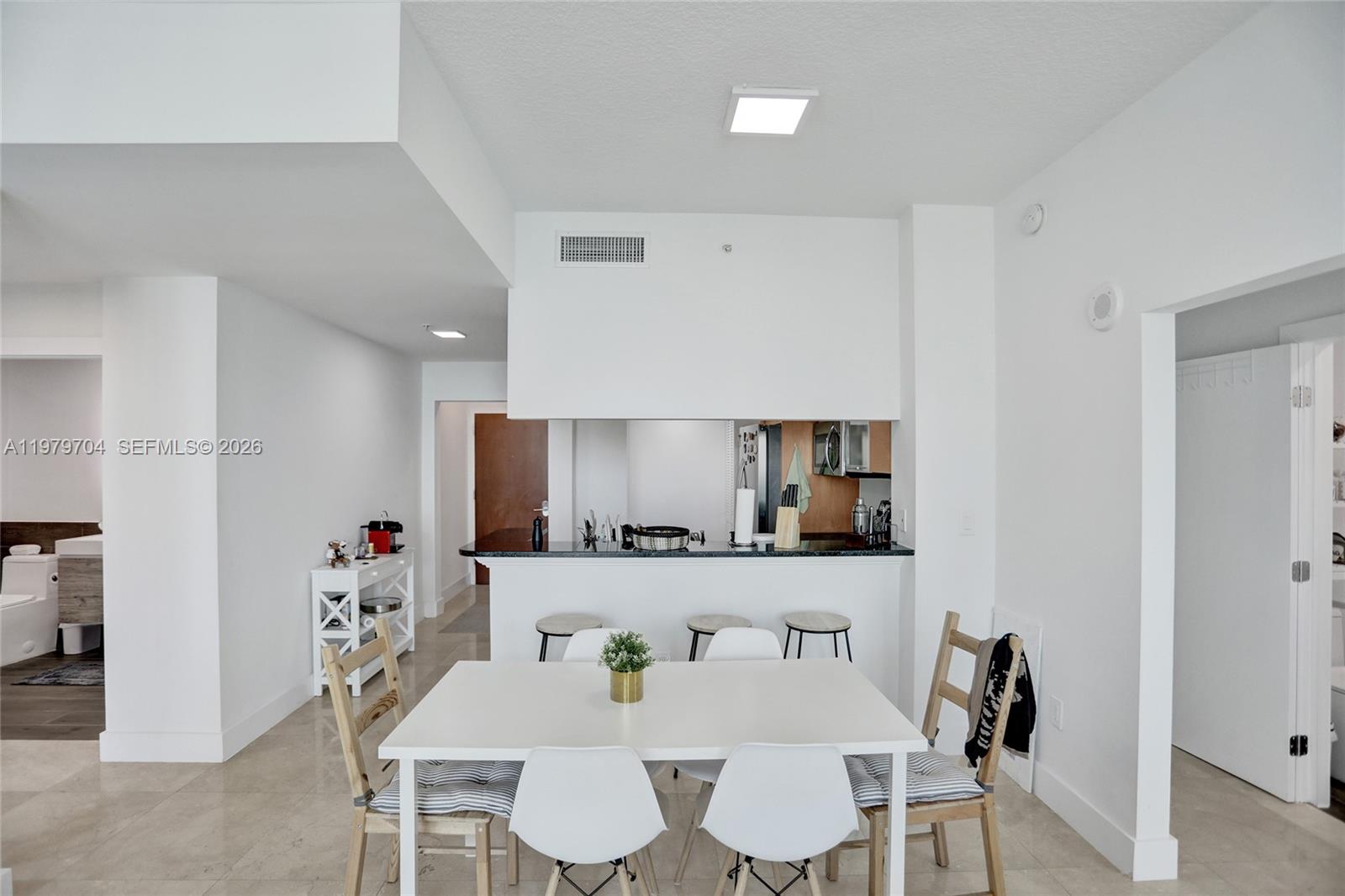 31 SE 5th St #4112, Miami FL 33131
