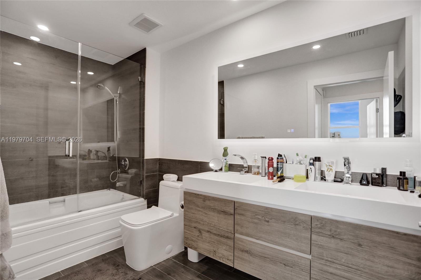 31 SE 5th St #4112, Miami FL 33131