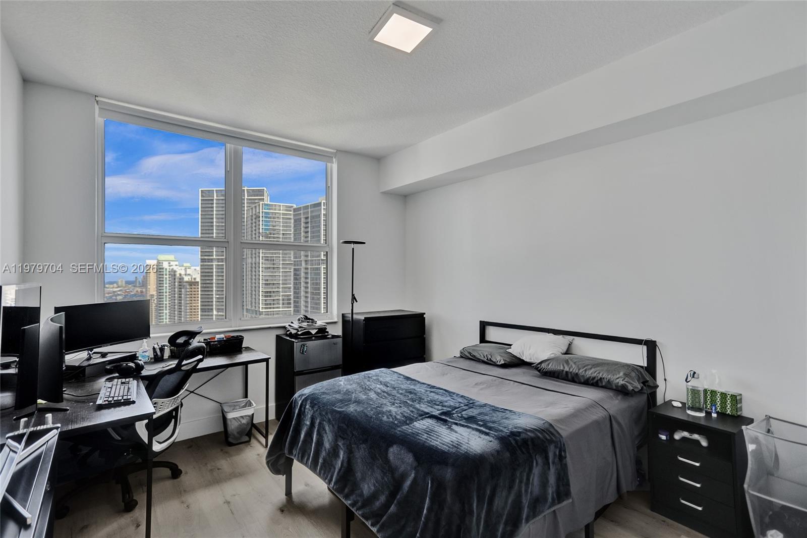 31 SE 5th St #4112, Miami FL 33131