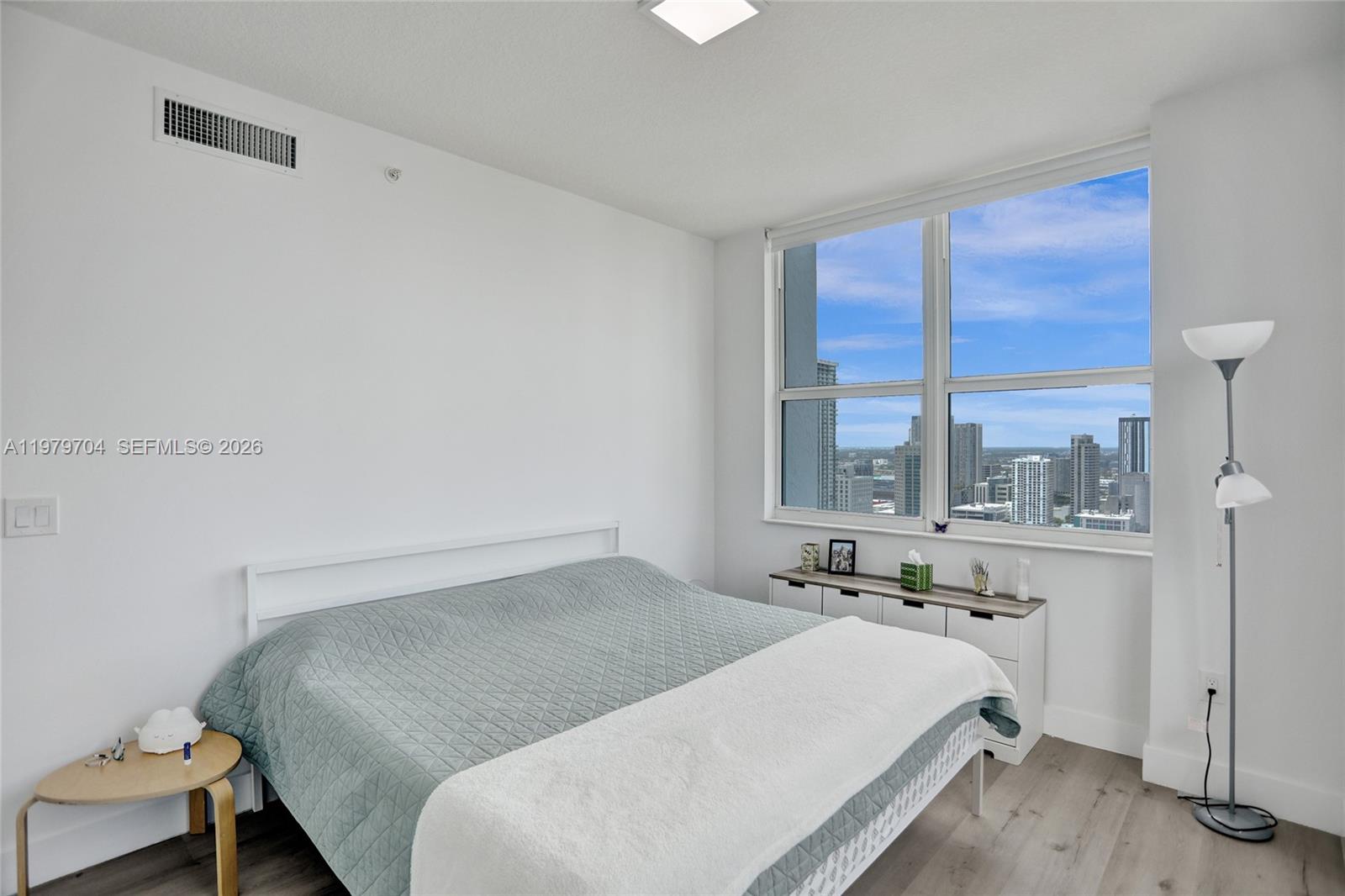 31 SE 5th St #4112, Miami FL 33131