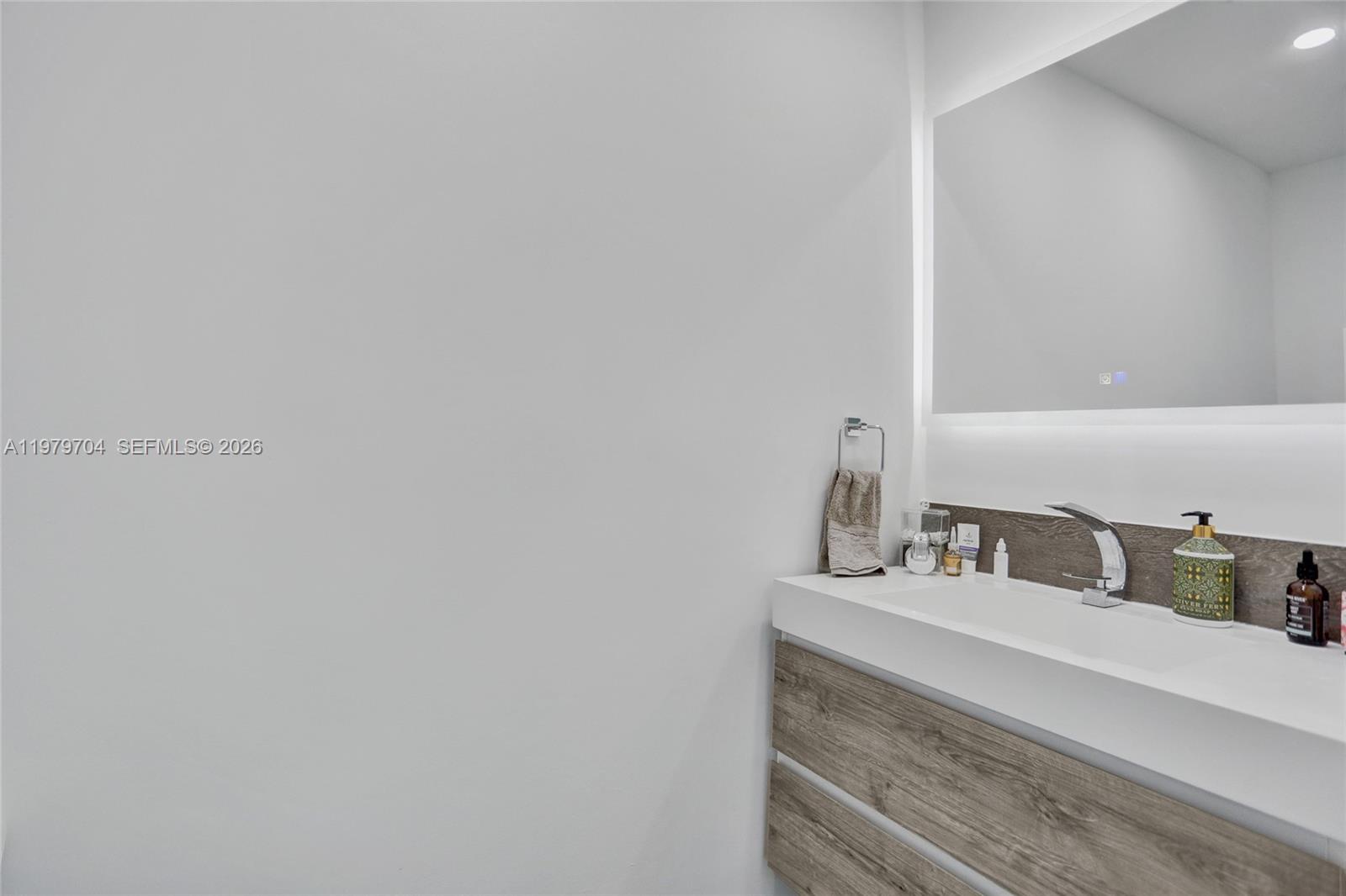 31 SE 5th St #4112, Miami FL 33131