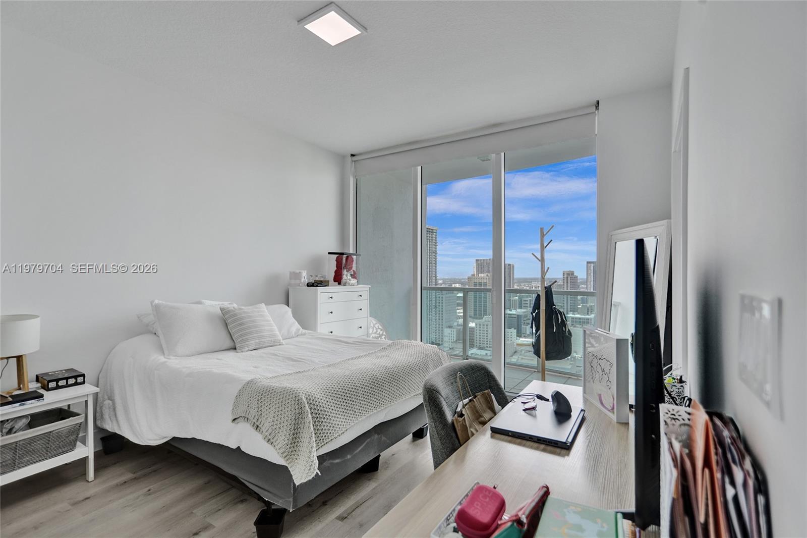 31 SE 5th St #4112, Miami FL 33131