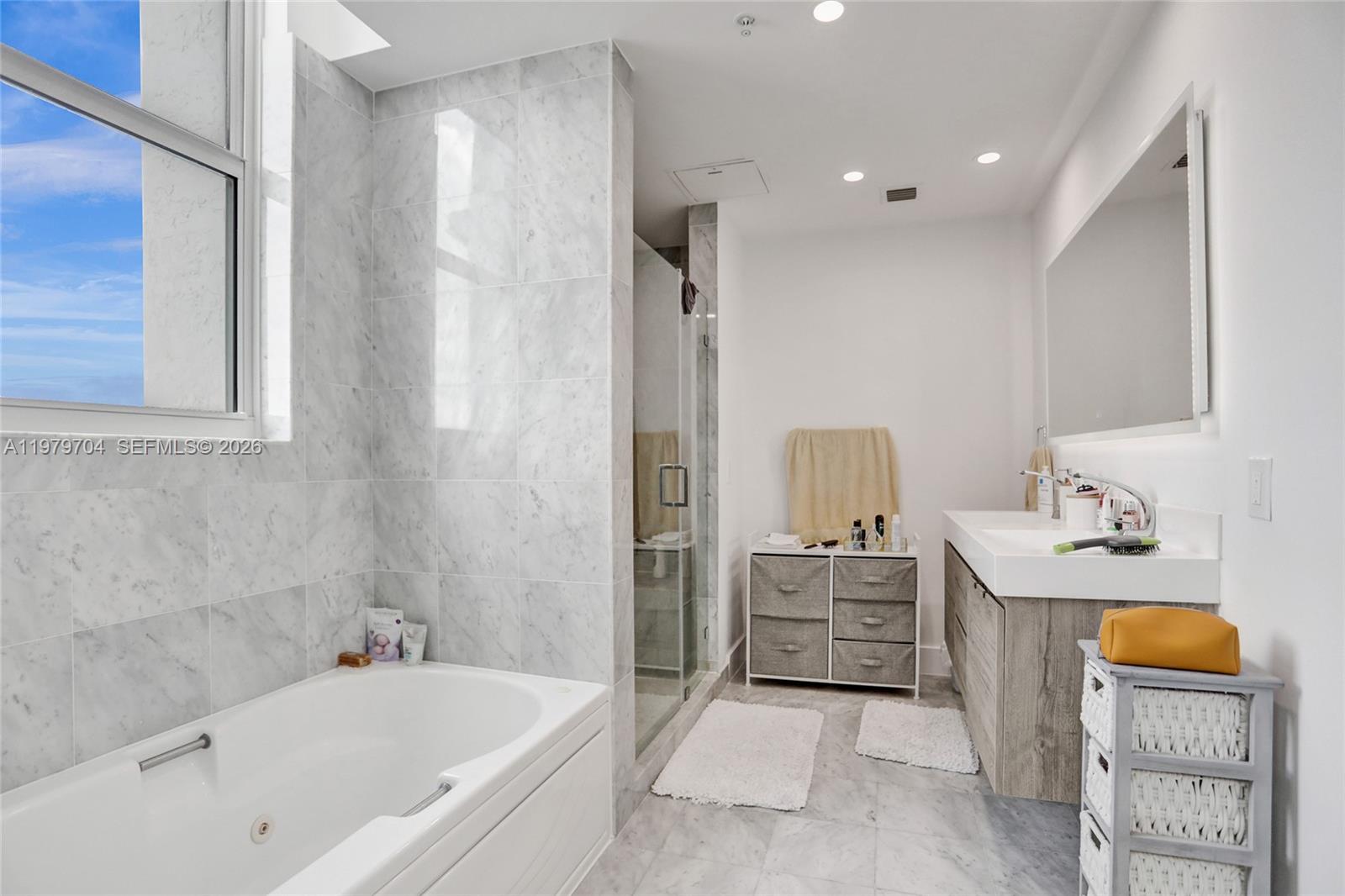 31 SE 5th St #4112, Miami FL 33131