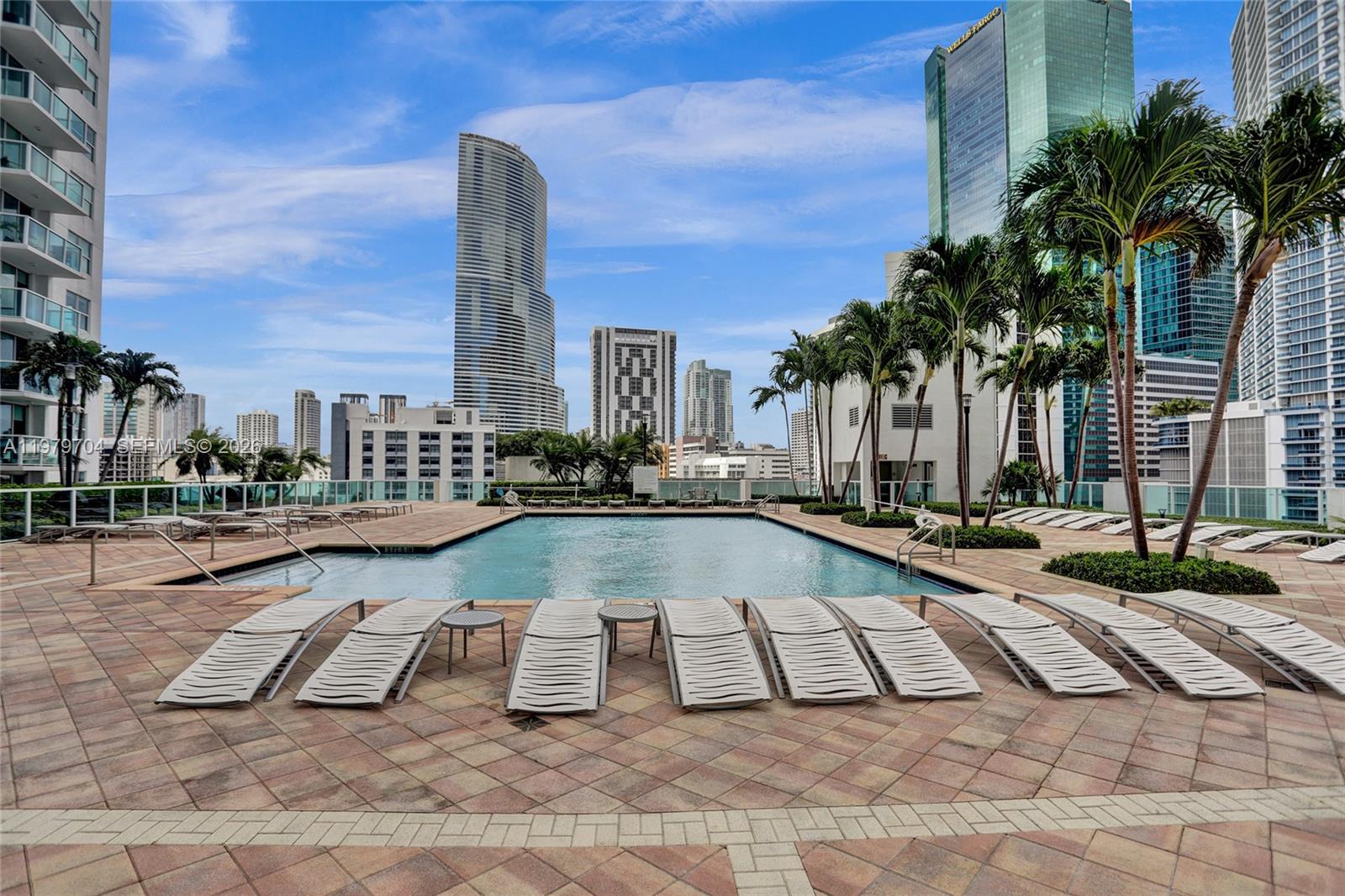 31 SE 5th St #4112, Miami FL 33131