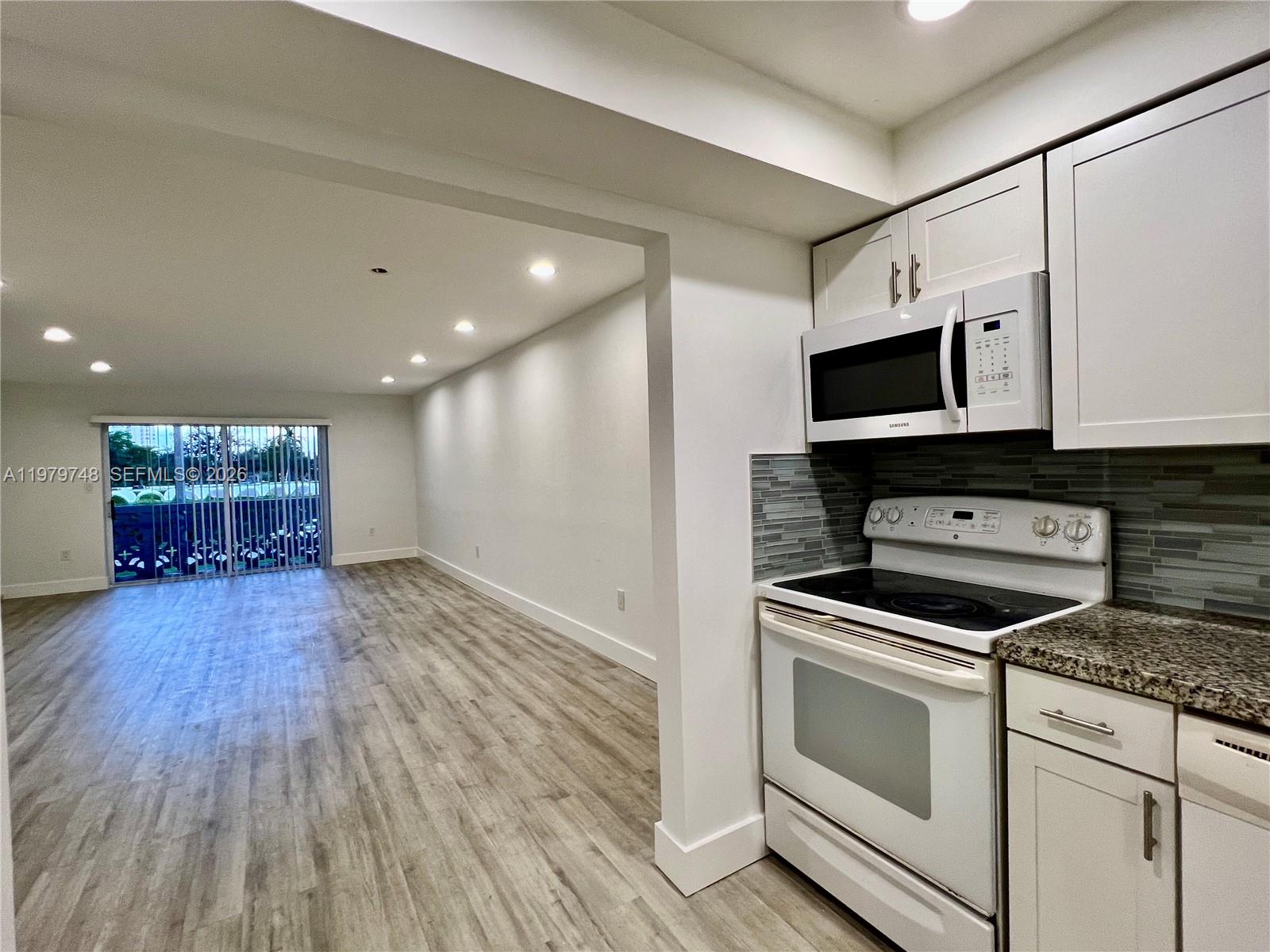 North Miami FL 33181 - A11979748