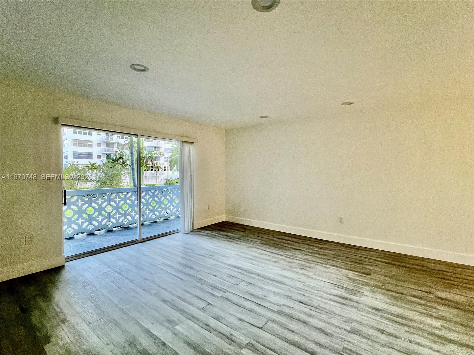 North Miami FL 33181 - A11979748