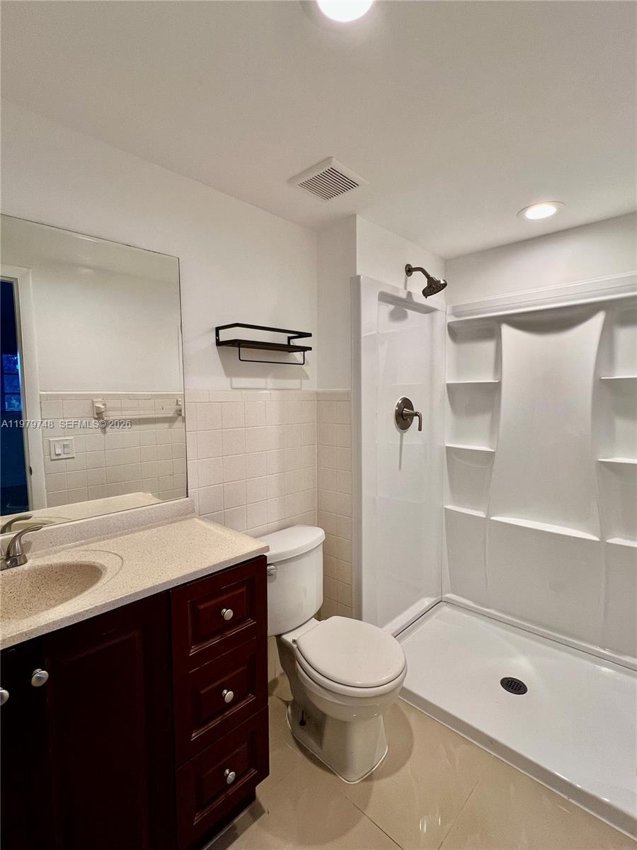 North Miami FL 33181 - A11979748
