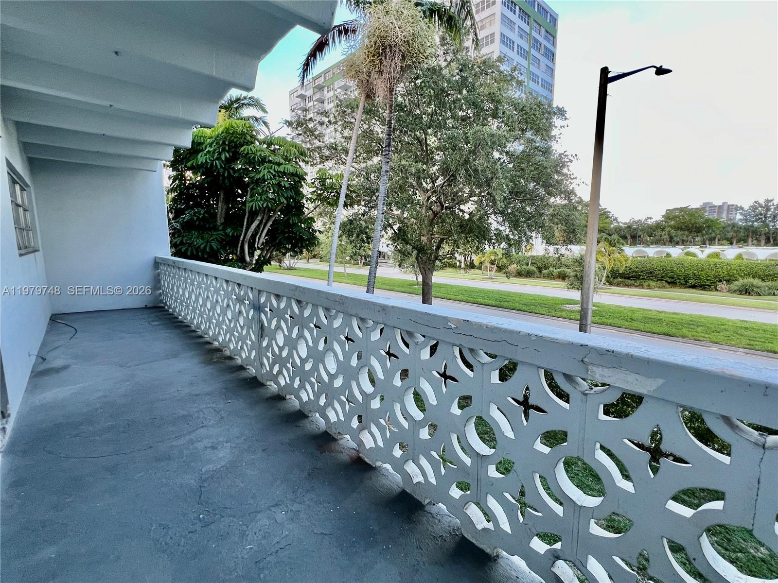 North Miami FL 33181 - A11979748