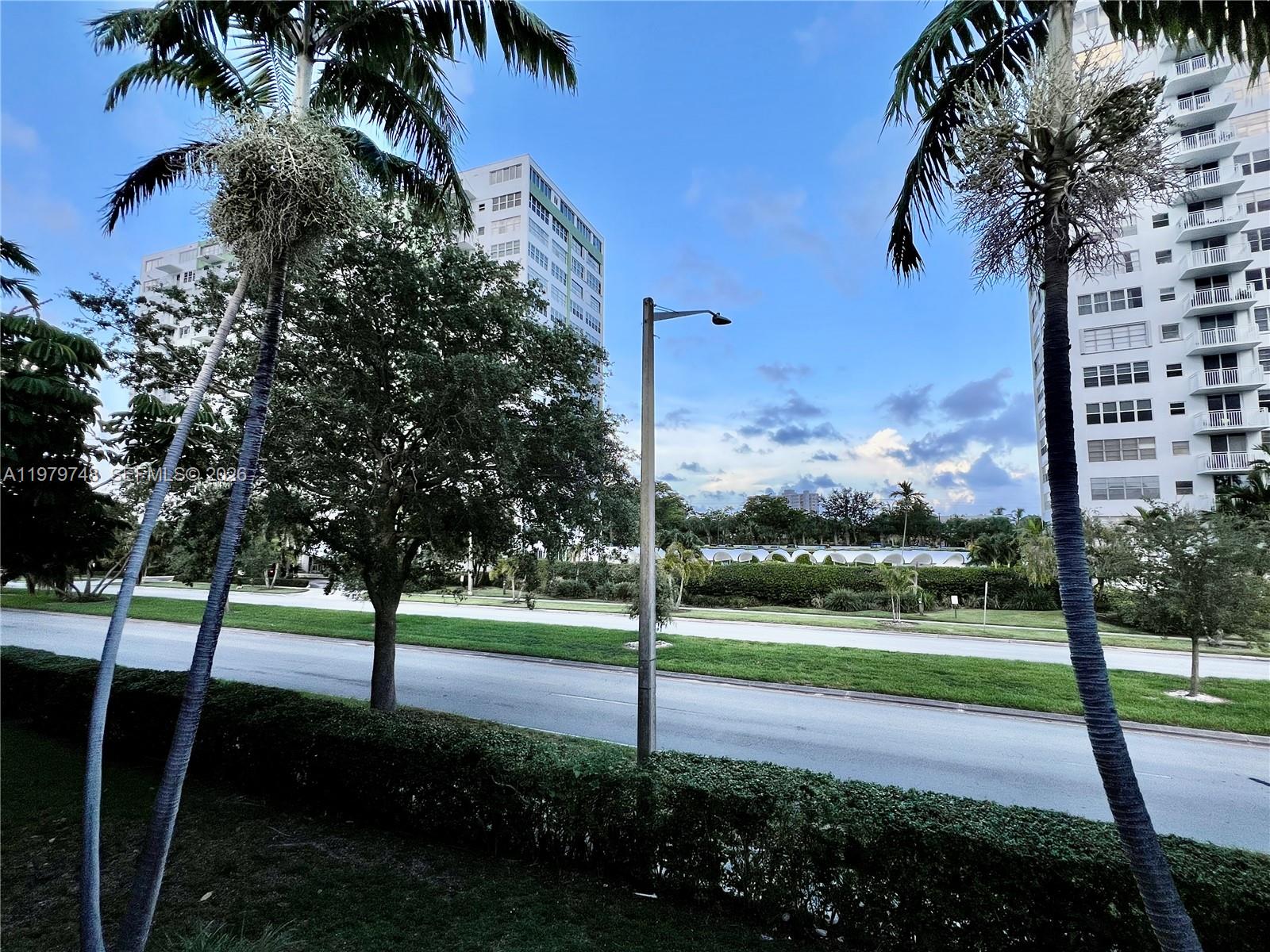 North Miami FL 33181 - A11979748
